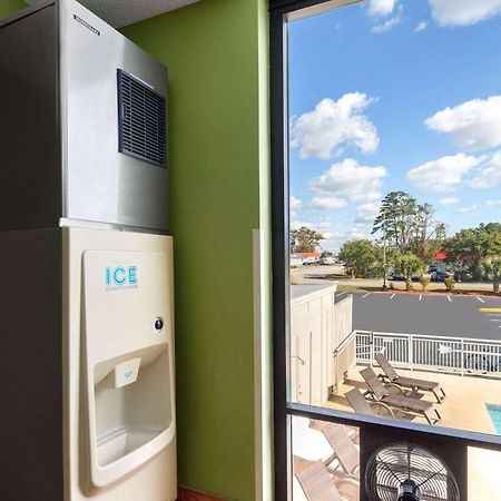 Super 8 By Wyndham Myrtle Beach/Market Common Area מראה חיצוני תמונה