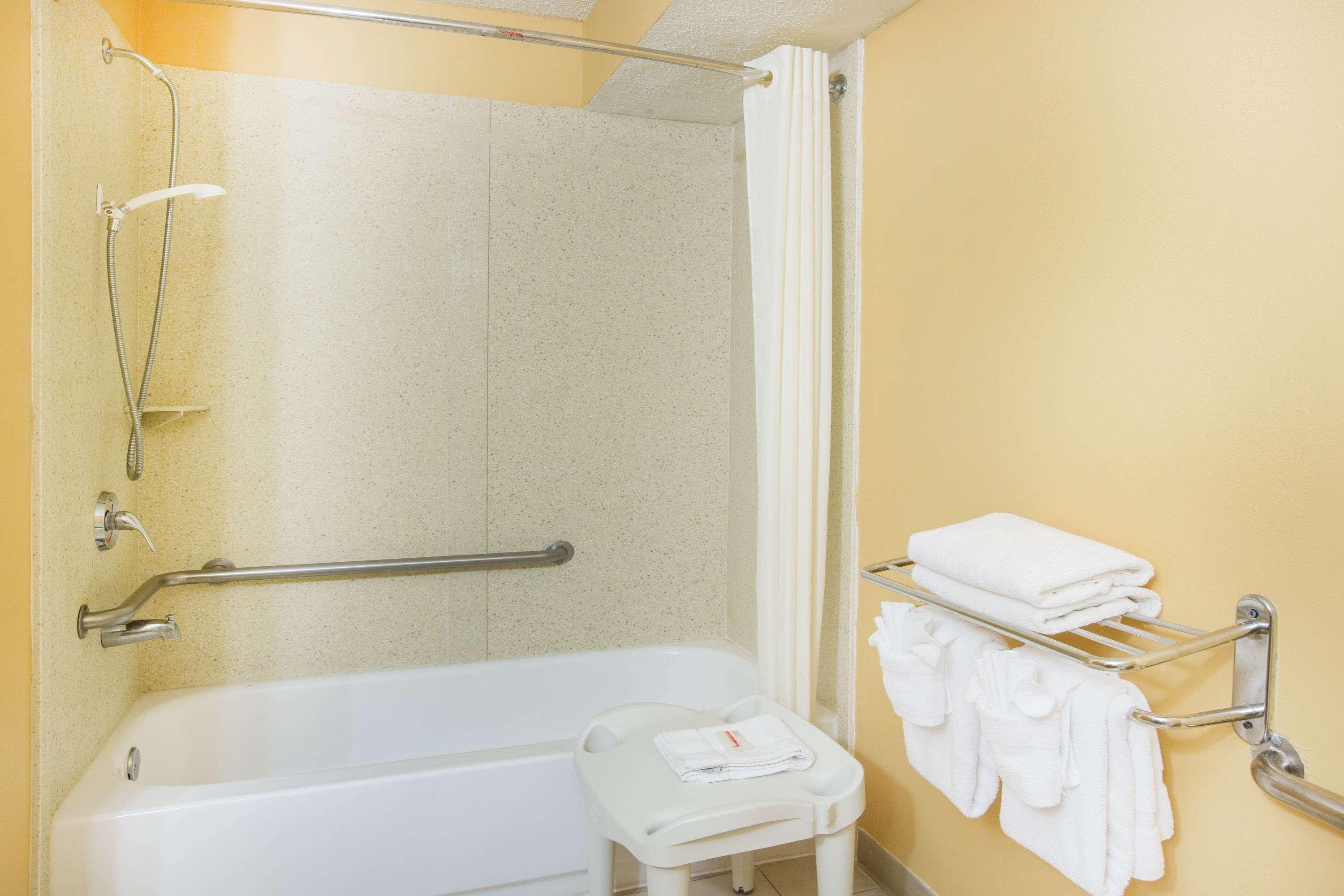Super 8 By Wyndham Myrtle Beach/Market Common Area מראה חיצוני תמונה