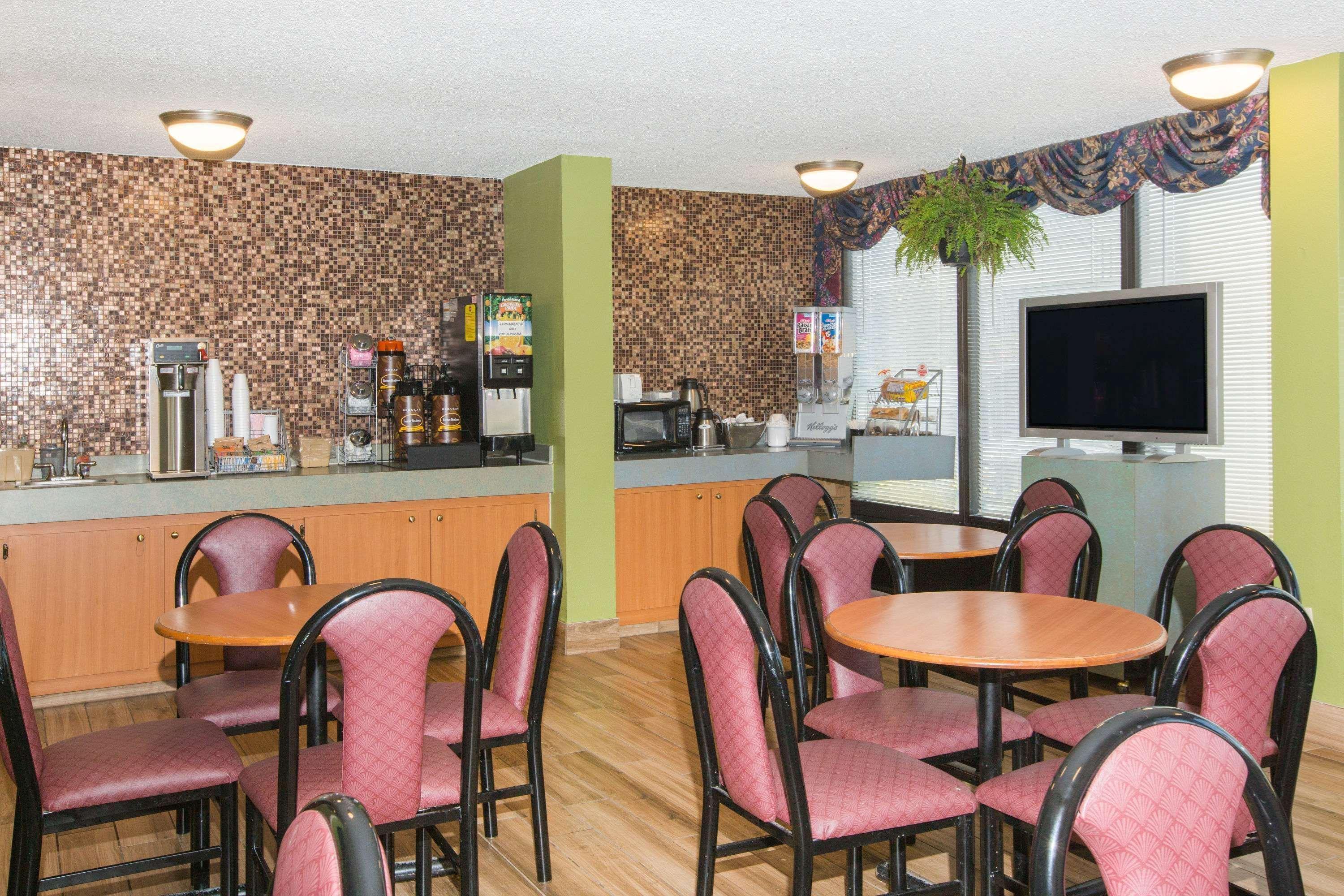Super 8 By Wyndham Myrtle Beach/Market Common Area מראה חיצוני תמונה