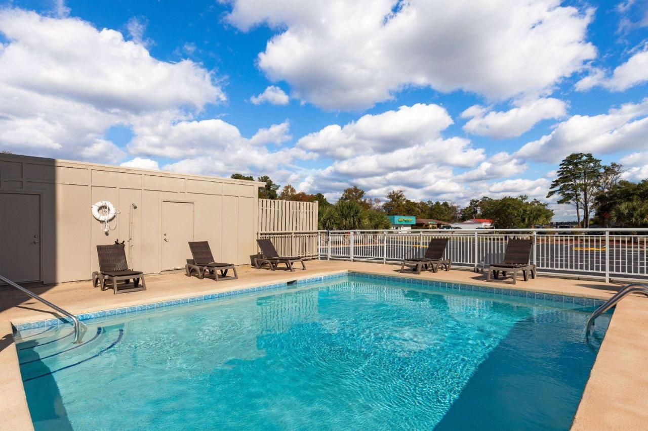 Super 8 By Wyndham Myrtle Beach/Market Common Area מראה חיצוני תמונה