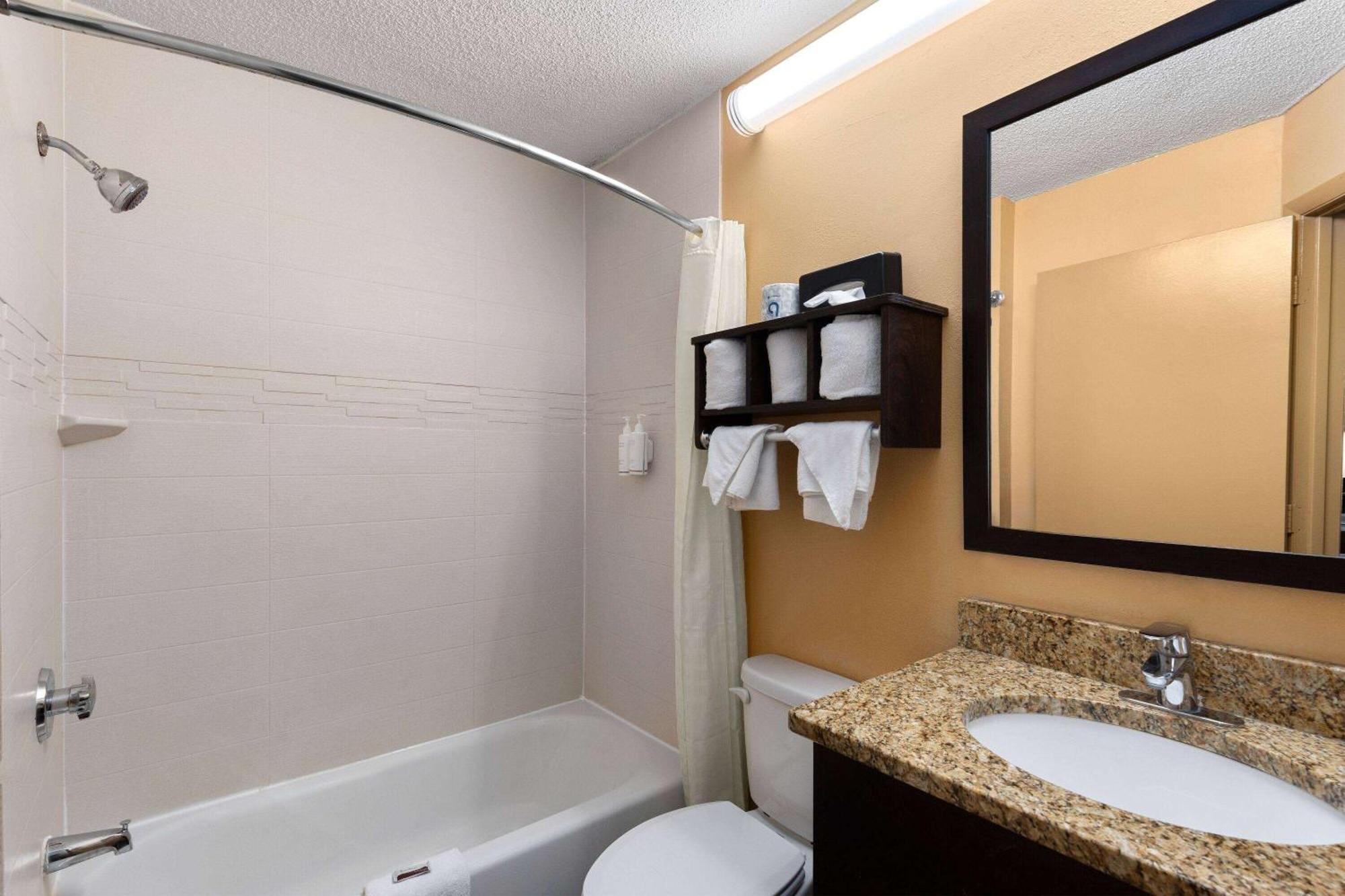 Super 8 By Wyndham Myrtle Beach/Market Common Area מראה חיצוני תמונה