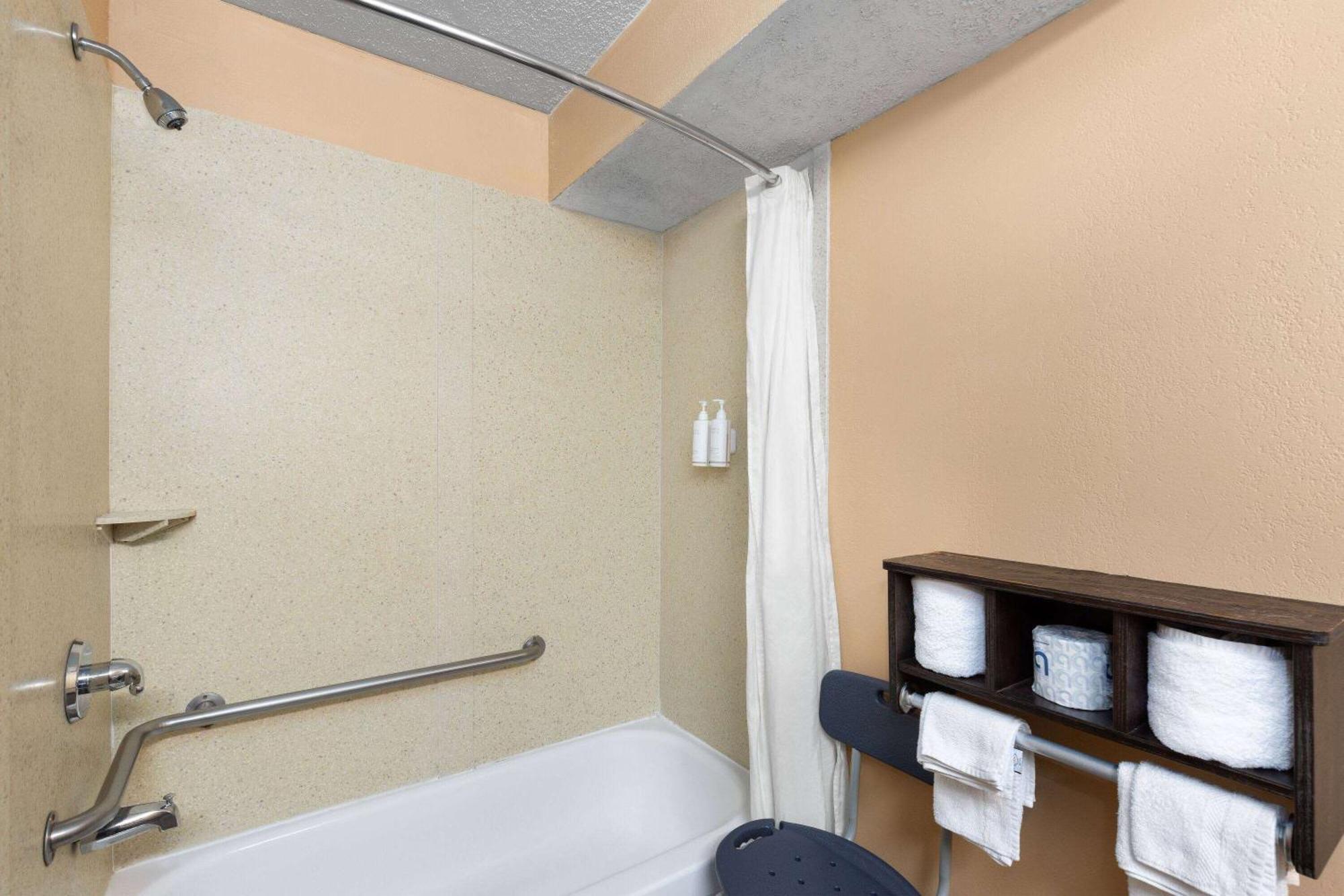Super 8 By Wyndham Myrtle Beach/Market Common Area מראה חיצוני תמונה