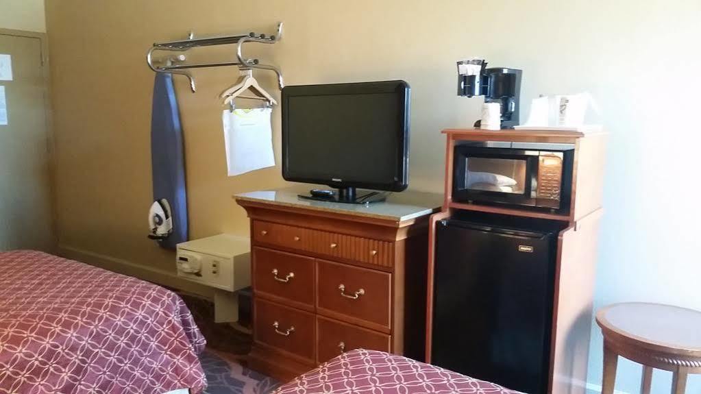 Super 8 By Wyndham Myrtle Beach/Market Common Area מראה חיצוני תמונה